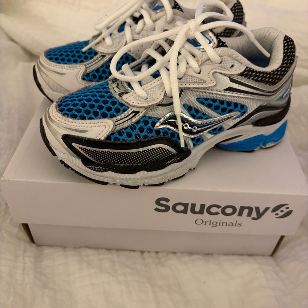 Saucony Kids Omni 9 Sneakers - Blue and White